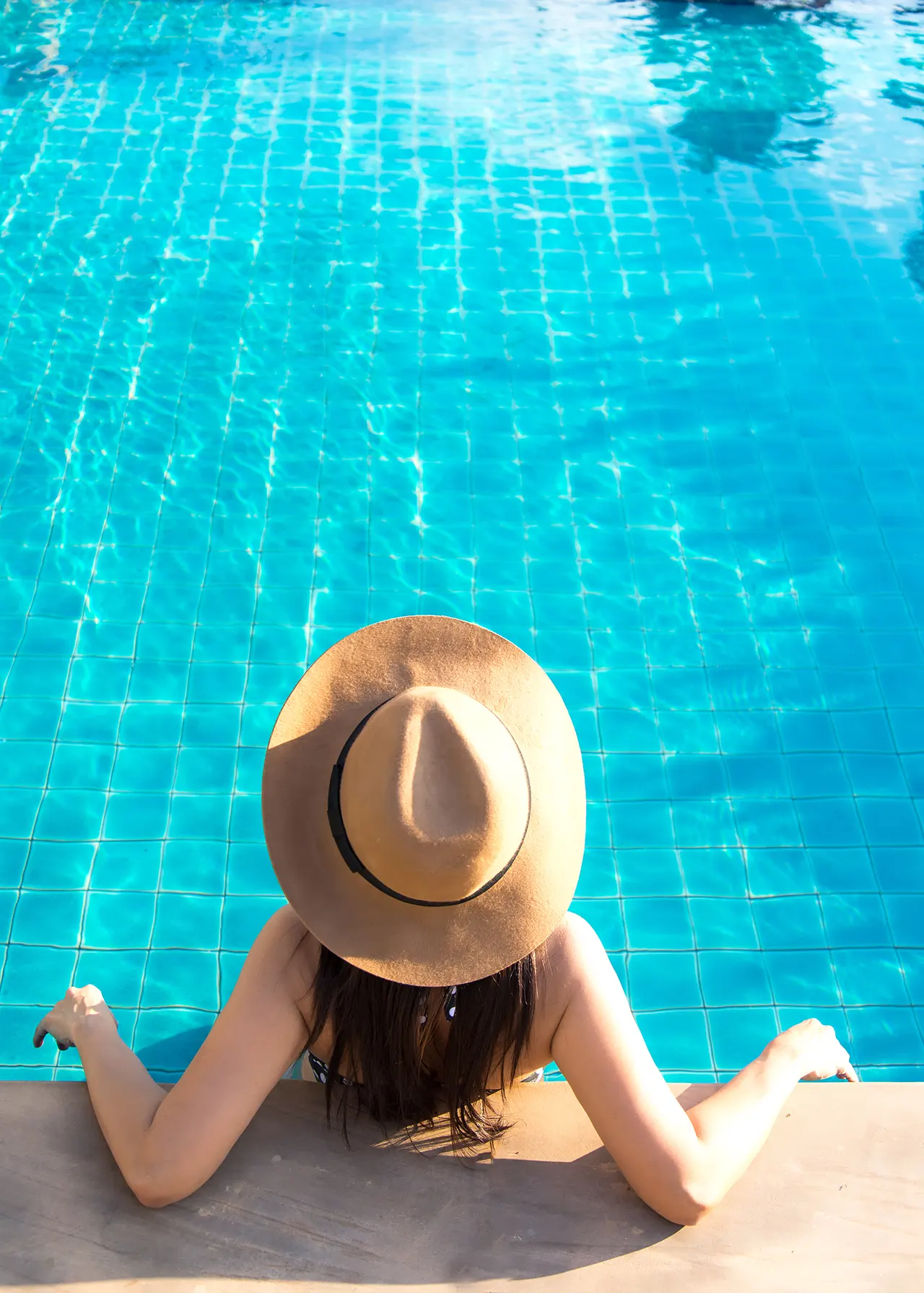 Piscina del Hotel Miramar con vistas a la bahía de Laredo